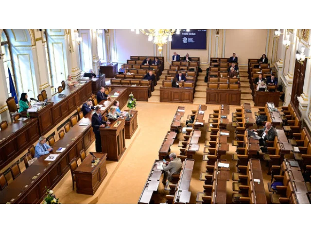 STEM:  Vede ANO před Spolu, Starostové posílili a dostali se před SPD