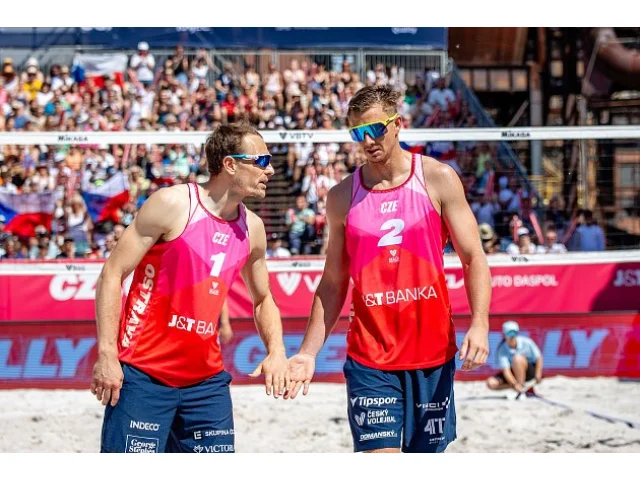 O krok blíž obhajobě zlata. Perušič se Schweinerem mají na MS jisté play off