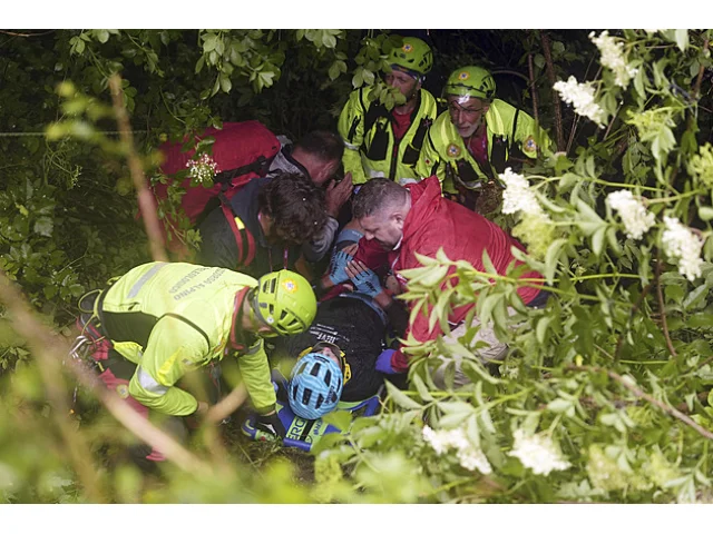 Del Toro se trápil, ale růžový dres udržel. Roglič z Gira odstoupil, etapu slaví Astana