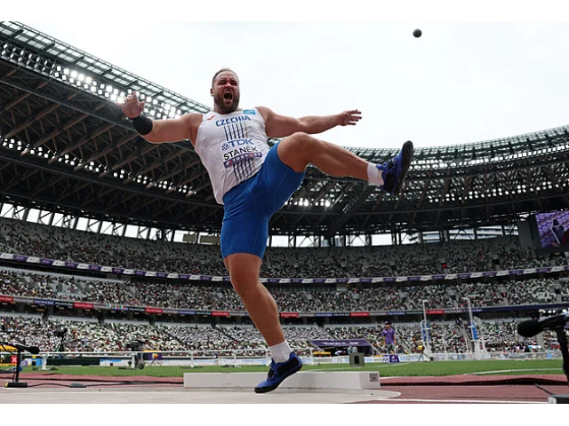 Koulař Staněk postoupil do finále MS, po zranění uspěl i rekordman Crouser