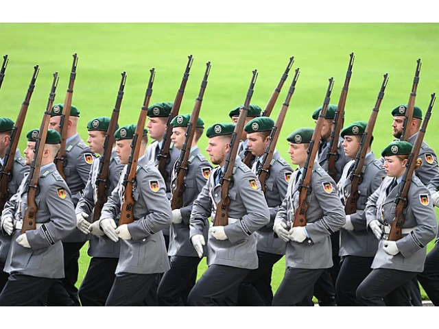 Německo chce losovat, kdo půjde povinně na vojnu. Česko se může inspirovat