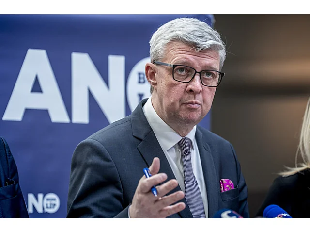 Premiér Fiala jen deklaruje posílení obranyschopnosti, vytkl vládě Havlíček