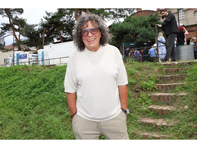 Jak bydlí Richard Genzer: Na hausbótu má jen to nejnutnější. Terasa je velká jako taneční parket