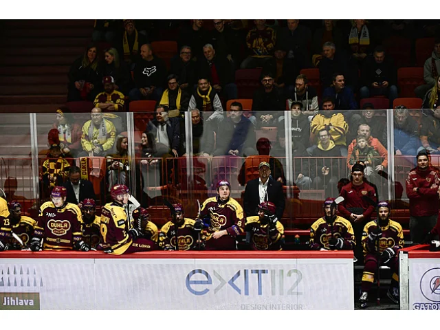 Jihlava otevřela novou halu porážkou, divoké přestřelky pro Slavii a Litoměřice
