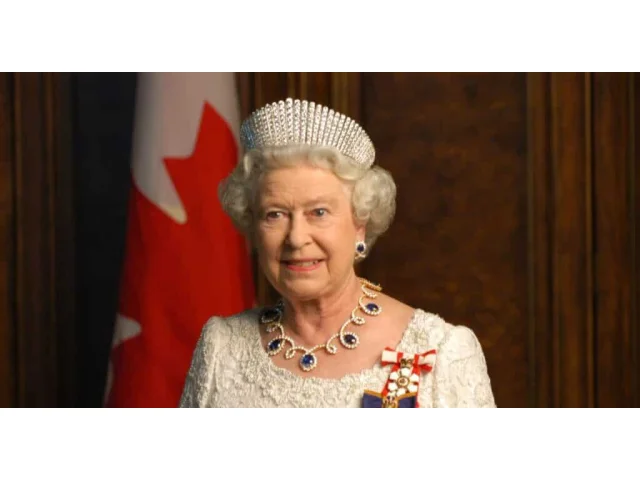 Princezna Diana nenosila vlasy nakrátko dobrovolně. Královna totiž pukala zlostí při myšlence, že by ji měla zastínit