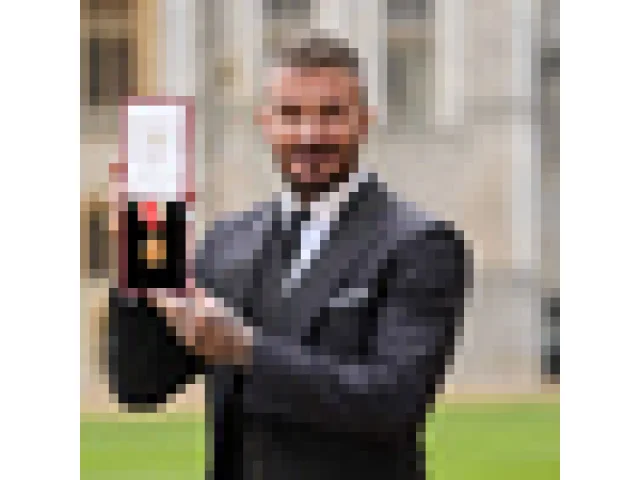 Sir David Beckham se dočkal slavnostního ceremoniálu pasování na rytíře