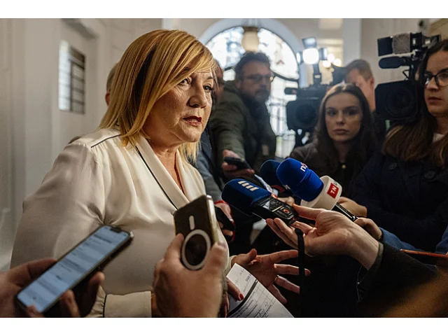 Berete si zemi jako rozpočtové rukojmí, tepe vládu Schillerová. Apeluje i Kalousek