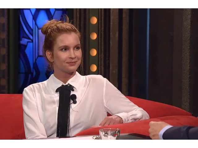 Denisa Nesvačilová rekonstruuje svůj vysněný byt v Praze. Kombinuje staré s novým, miluje věci s příběhem