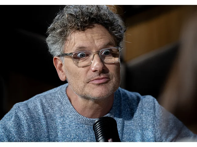 Stydím se, že se tolik odhaluju. Ale neumím to jinak, přiznává Patrik Hartl