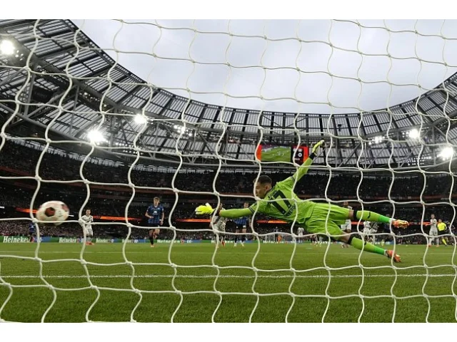 Fanoušci zuří a trhají tikety. Od blamáže nepomohl PSV ani famózní zákrok Kováře