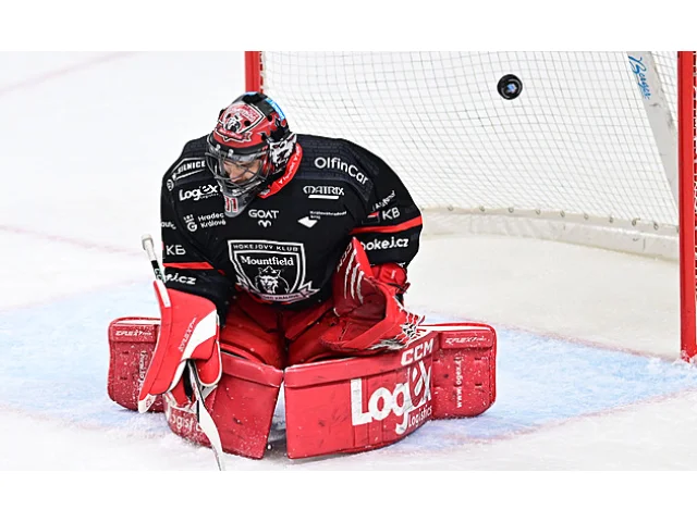 ONLINE: Gólová přestřelka v Hradci, Sparta od úvodu prohrává s Karlovými Vary