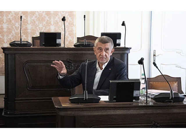 Nejsou peníze, jsme v rozpočtové paralýze, řekl Babiš. Viní z toho Stanjuru
