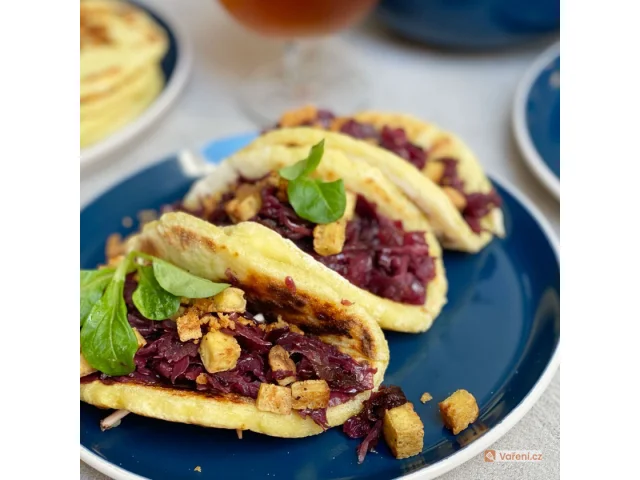 Bramborové placky s červeným zelím: večeře, která vmžiku zmizí ze stolu