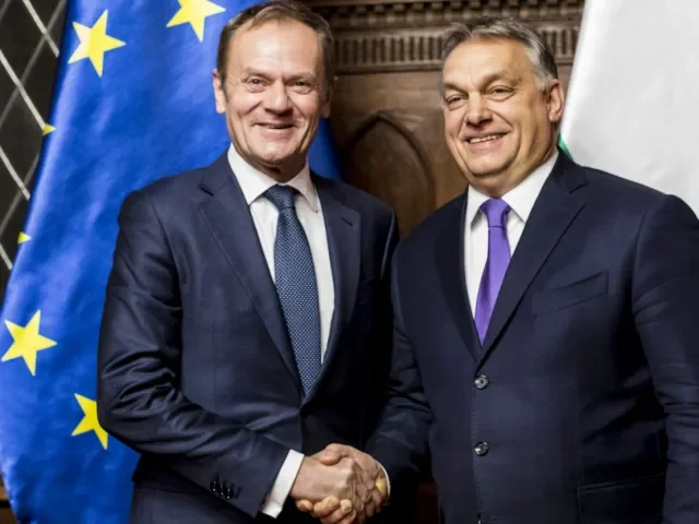 VIDEO: Orbán se pošťuchoval s Tuskem. „Jsme silnější, nač se bát Ruska?“ „To jsou mé argumenty!“