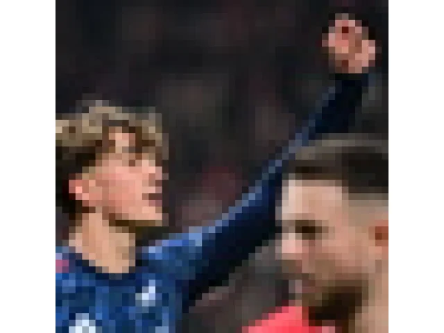 Patnáctiletý Dowman se v Edenu stal nejmladším hráčem Ligy mistrů