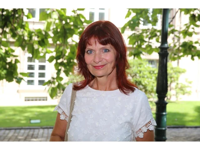 Jak bydlí Ljuba Krbová: K domku za Prahou zbudovala japonskou zahradu. Nechybí bonsaje, altán ani lucerny