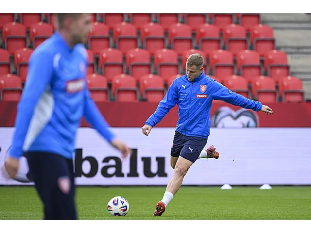 Ať hrají Karabec či Vydra, přejí si čtenáři. Proti Chorvatsku by nenasadili Součka