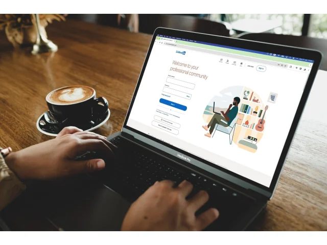 Posíláte životopisy? Možná odpovídáte na práci, která vůbec neexistuje