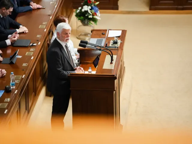 Může bitcoinový skandál položit vládu? K převratu by Babiš potřeboval přeběhlíky