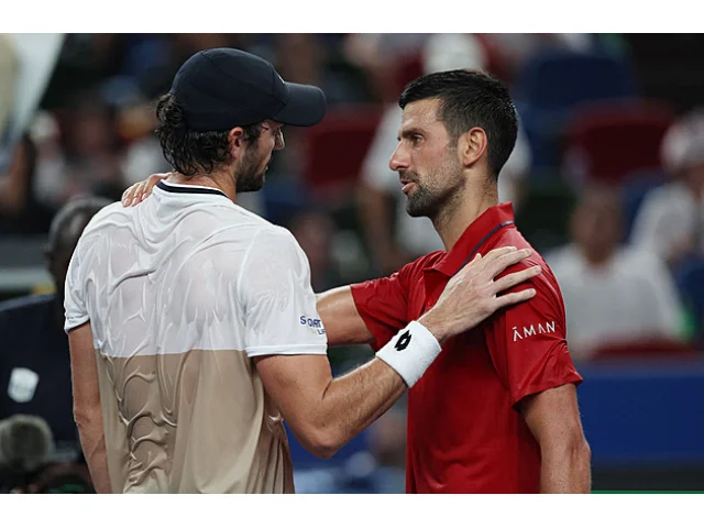 Siniaková si zahraje o titul ve čtyřhře, Vacherot senzačně vyřadil Djokoviče