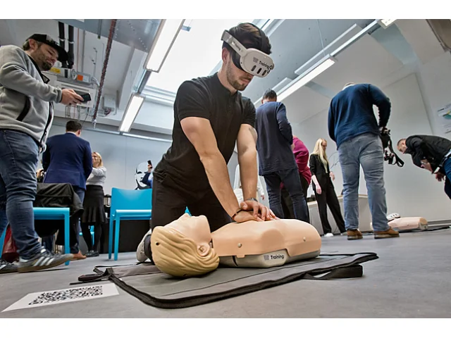 Virtuální realita při nácviku záchrany života. Z učebny se přesunete rovnou do krizové situace