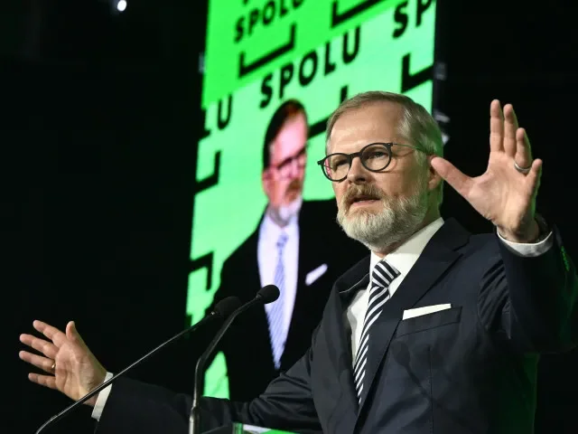 Fiala mění názor. Vláda vyhodnotí, zda má smysl poslat Sněmovně rozpočet