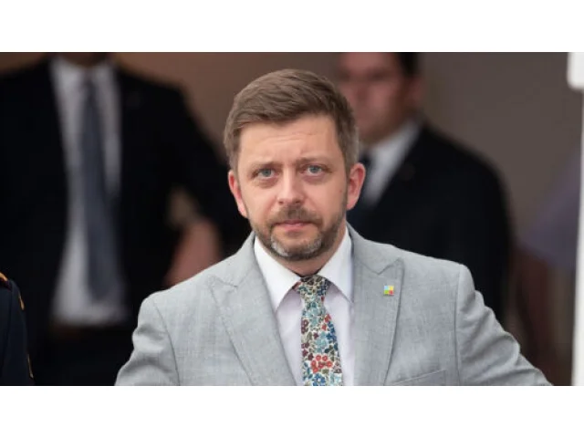 Rakušan se ostře střetl se seniorem, který ho nejdříve označil za fašistu, pak za vlastizrádce. Ministr si to ale nenechal líbit