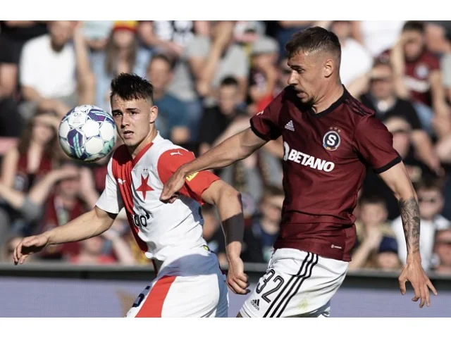 Penaltová chyba na Slavii, červená chyba na Spartě. Rozhodčí čeká trest