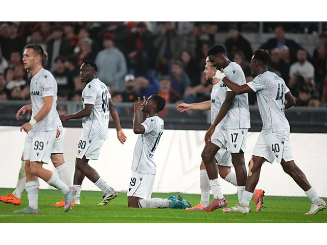 AS Řím - Plzeň 1:2, dva slepené góly a senzační výhra, Dybala z penalty jen snížil