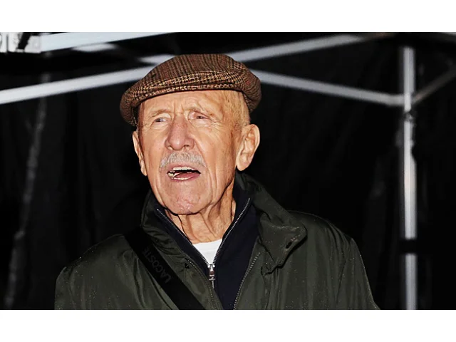 Petr Nárožný stále trpí bolestmi. Přesto se snažil lidi pobavit