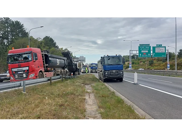 Na opravě D10 pracují silničáři i v noci, aby snížili dopad na plynulost dopravy