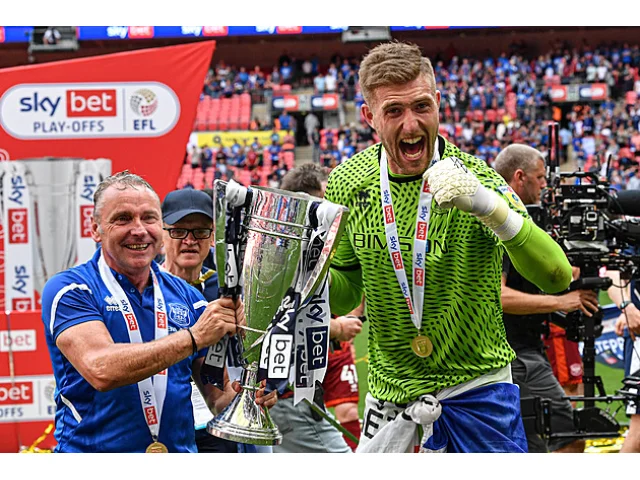 Penalty ve Wembley vás udělají slavným. Holý o chytání i ošklivých holkách v Anglii