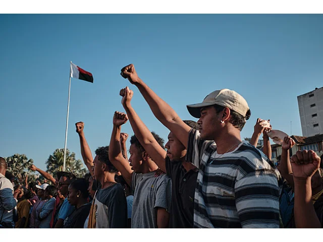 Prezident Madagaskaru uprchl ze země, moc převzala armáda