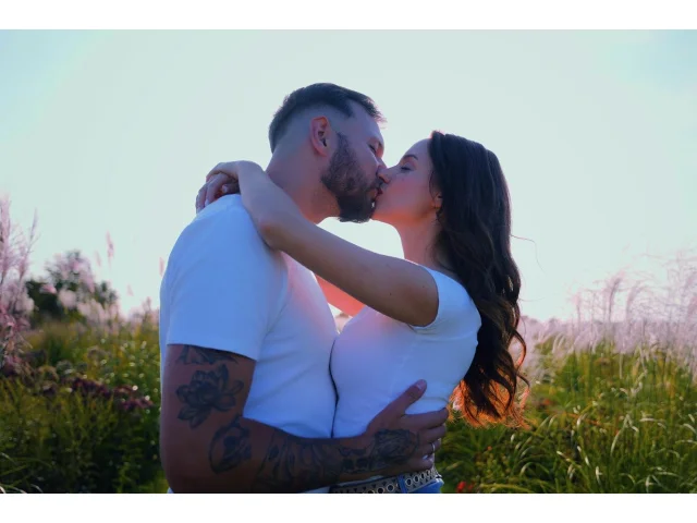 Polibek v dějinách: Záhadný dar z nebes. Líbalo se už v Mezopotámii, ve starém Řecku měl kontrolní funkci