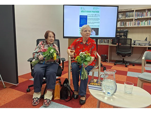 Dřív psala na stroji, teď vypráví. Ve 104 letech vydala román o Ježíšovi v Indii