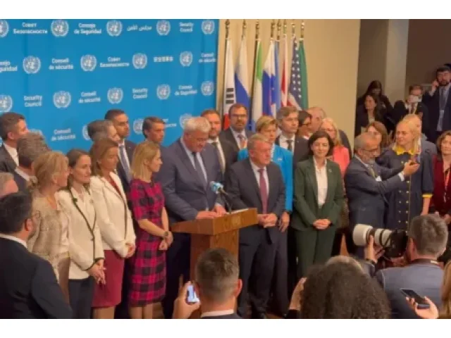 Ukrajina, EU a desítky států OSN vyzývají Rusko k zastavení zabíjení