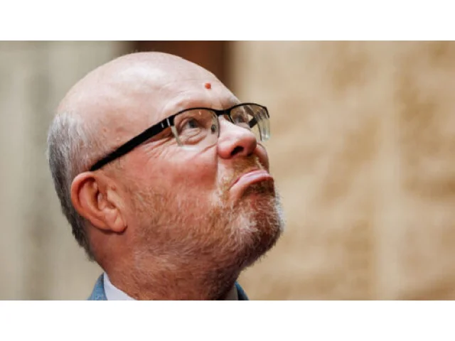 Dramaticky hovořící Válek vykresloval děsivou budoucnost pod Okamurou, Konečnou a Babišem. Reagoval Havlíček z ANO