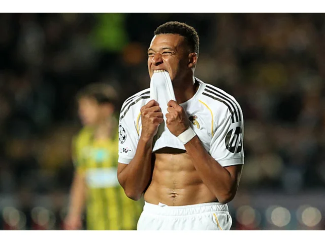 Když mám pět šancí, chci pět gólů! Mbappé se kál i s hattrickem, pro Alonsa je klíčový