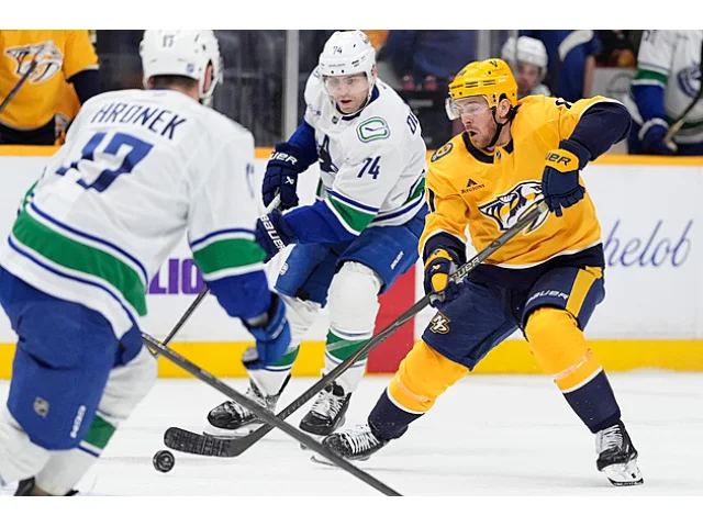 Hronek asistoval u výhry, Slovák Dvorský zapsal premiérový gól v NHL