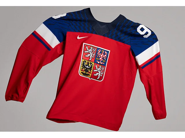 Hokejisté ukázali dresy na olympiádu. Mají státní znak, fanoušci si ale koupí jen bílé