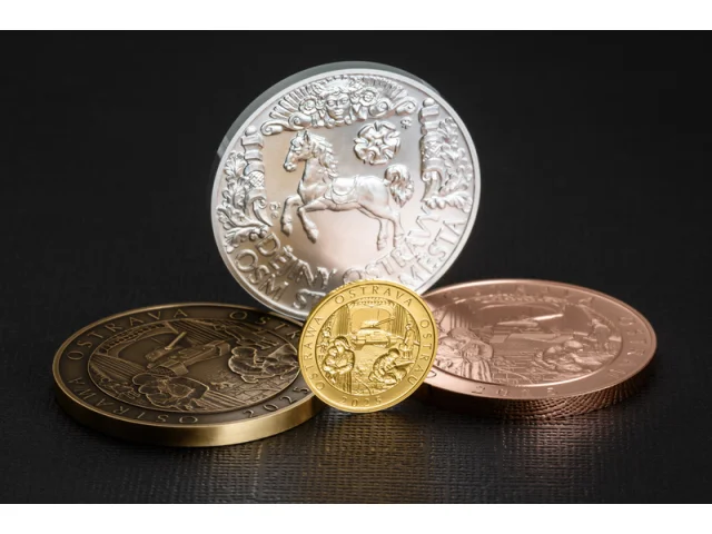 Zlaté a stříbrné medaile připomínají válečnou historii Ostravy