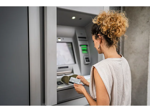 Superdávka a obávaný majetkový test: úředníky bude zajímat váš zůstatek na účtě