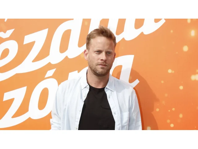 Herec, muzikant a šarmantní fešák, který baví diváky už celé roky, slaví dnes 42 let