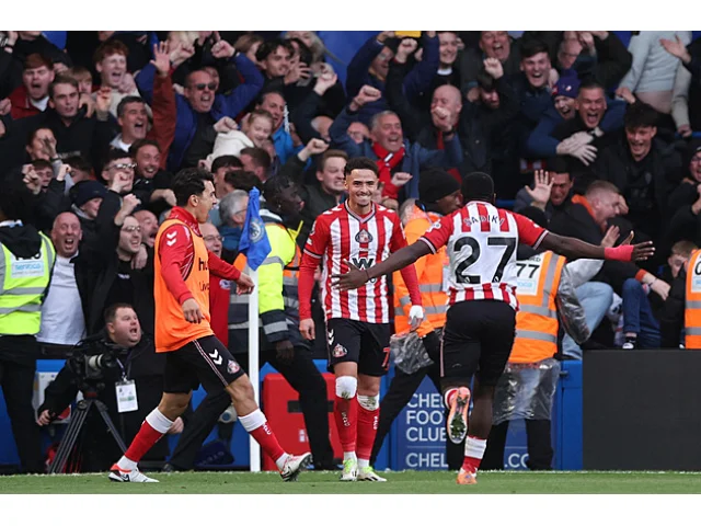 Liverpool padl počtvrté v řadě, United ustáli drama. Sunderland zmrazil Chelsea