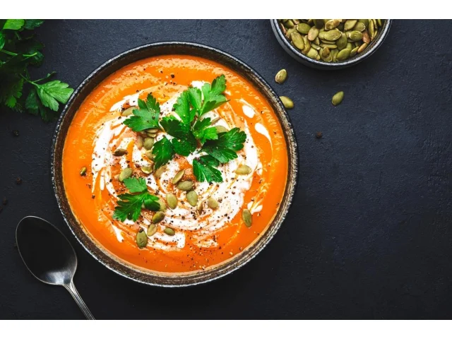 Dýňová polévka s kokosovým mlékem a zázvorem pohladí chuťové pohárky a zahřeje