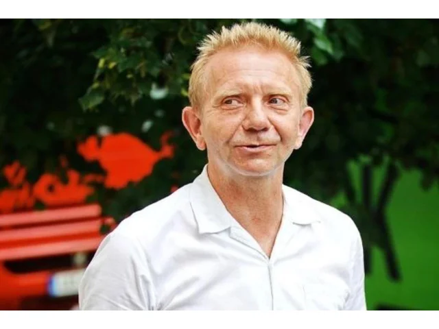 Partnerka Miroslava Vladyky je tahle o mnoho let mladší kráska. Děti s ní herec nechce, už má tři