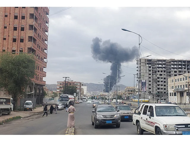 Izrael vyzval k evakuaci a... udeřil. Zasáhl zařízení Húsíů v přístavu Hudajdá