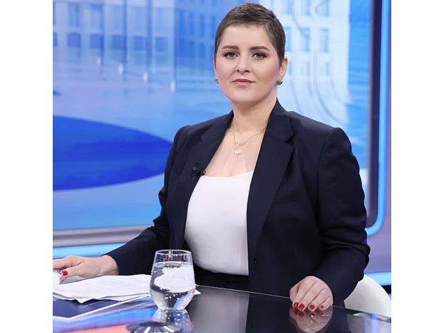 Jana Maláčová odhodila paruku. Inspirovala se Laďkou Něrgešovou?