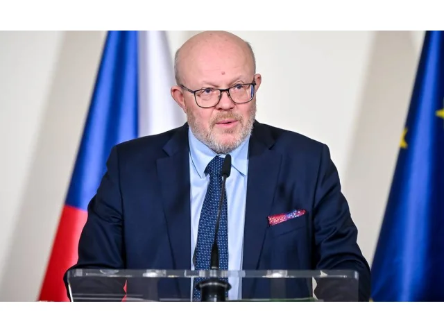 Válek chce po vedení státních nemocnic bezpečnostní prověrku