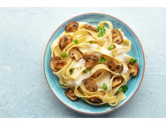 Rychlá večeře: Krémové těstoviny s houbami a špenátem
